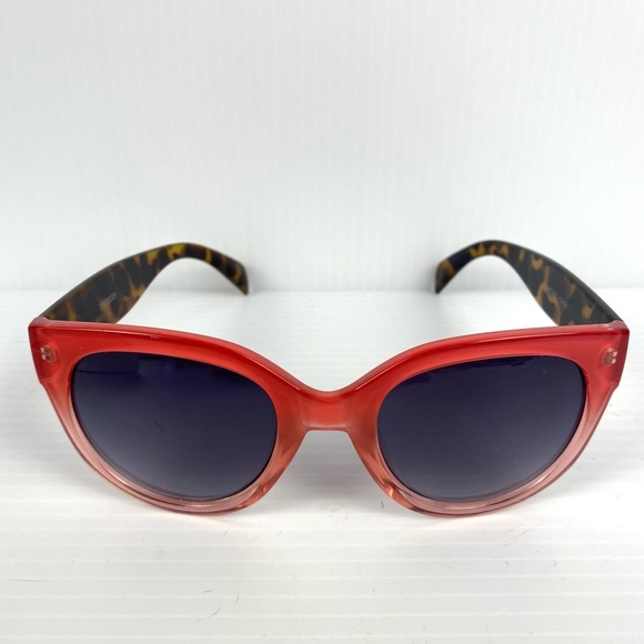 Steve Madden Ombre Salmon with Tortoise Shell Arms Sunglasses - Picture 3 of 7